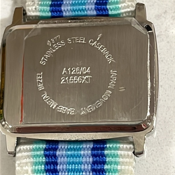 Super Cute Watch with Flexible Material - Picture 5 of 7